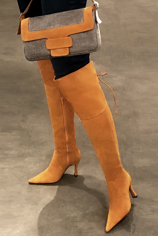 Tan beige and apricot orange women's dress handbag, matching pumps and belts. Worn view - Florence KOOIJMAN